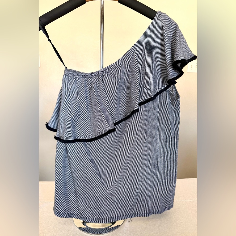 LOFT off shoulder ruffle top in black and gray